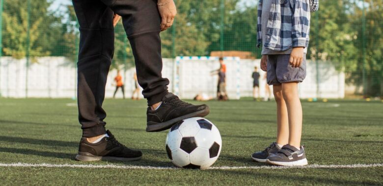 ¿Ayudas o presionas? Lo que ocurre cuando gritas a tu hijo en el deporte
