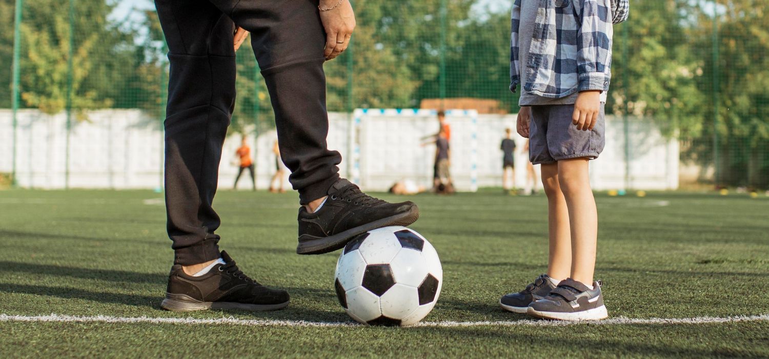 ¿Ayudas o presionas? Lo que ocurre cuando gritas a tu hijo en el deporte