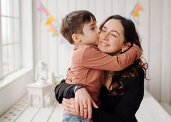 ¿Las mamás son más felices en verano? Lo que pasa en tu cerebro cuando hay más horas de luz