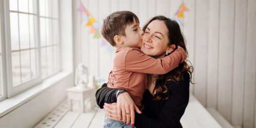 ¿Las mamás son más felices en verano? Lo que pasa en tu cerebro cuando hay más horas de luz