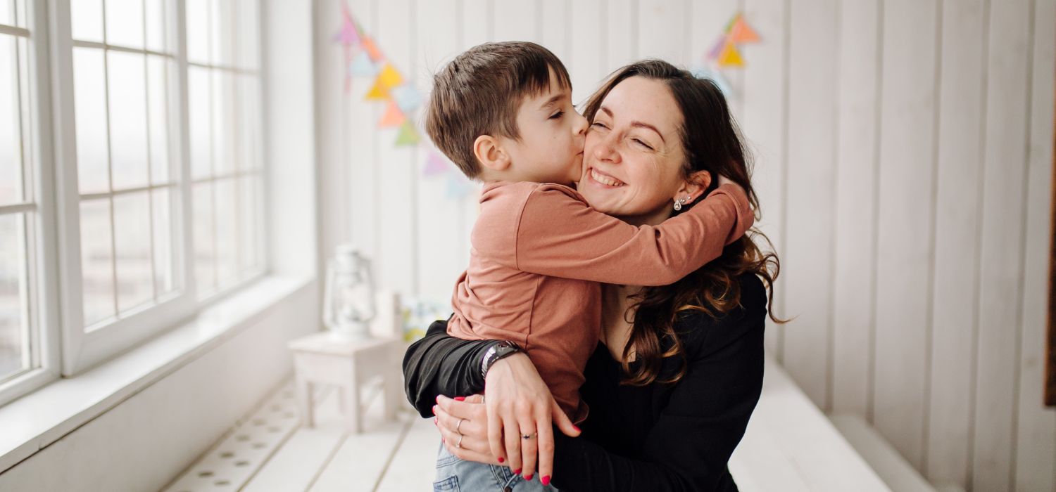 ¿Las mamás son más felices en verano? Lo que pasa en tu cerebro cuando hay más horas de luz