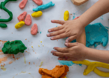 5 actividades lentas para resetear el cerebro de tu hijo si está hiperestimulado