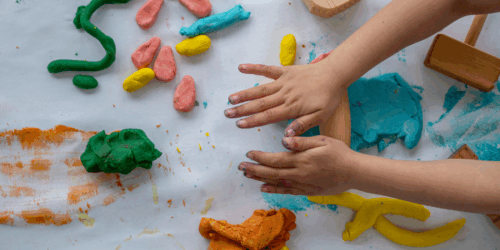 5 actividades lentas para resetear el cerebro de tu hijo si está hiperestimulado