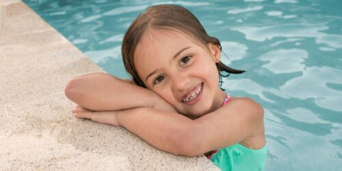 Cómo cuidar los oídos de tus hijos en vacaciones