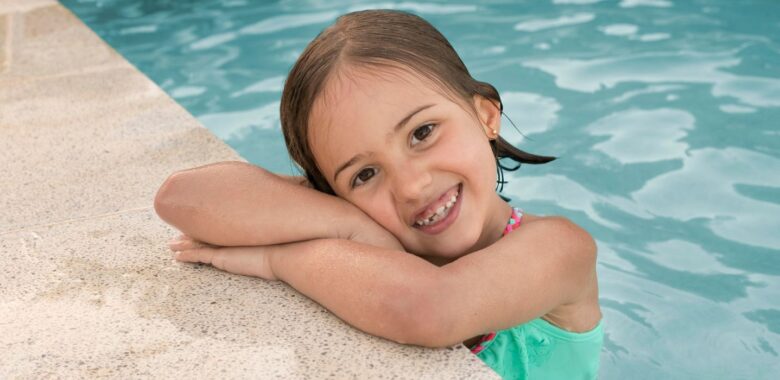 Cómo cuidar los oídos de tus hijos en vacaciones