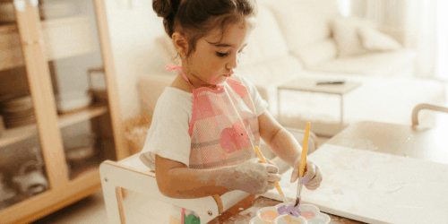 Todo se aprende en casa: ¿Cómo enseñarle a tu hijo único las cosas que aprendería con hermanos?