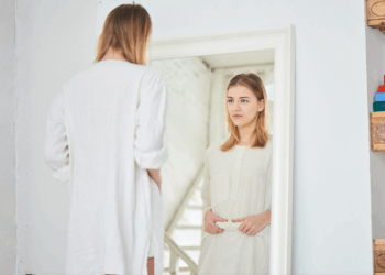 «No me gusta mi cuerpo después del embarazo»: El espejo después del posparto