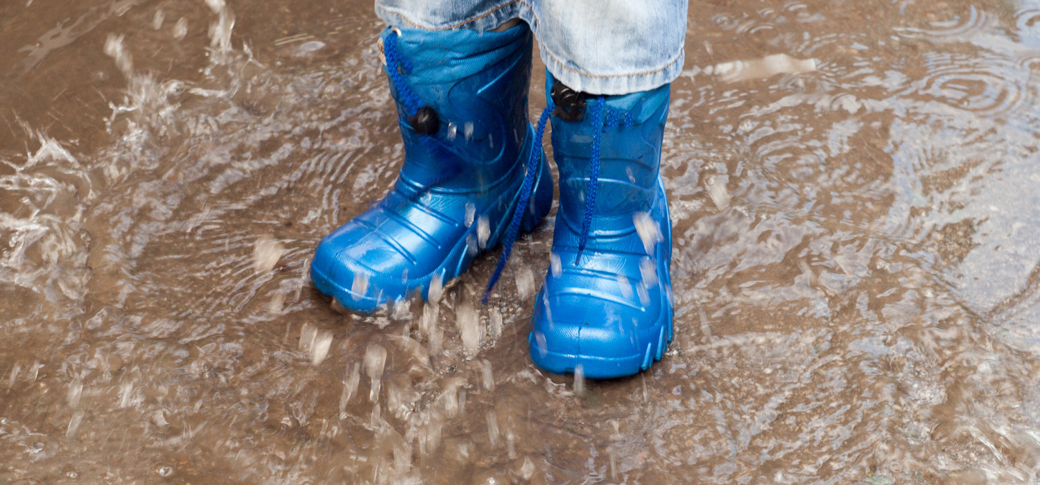 ¿Qué llevar en la mochila de los niños en temporada de lluvias?