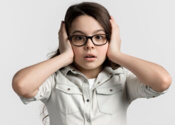 Problemas auditivos en niños: señales que puedes notar en el regreso a clases