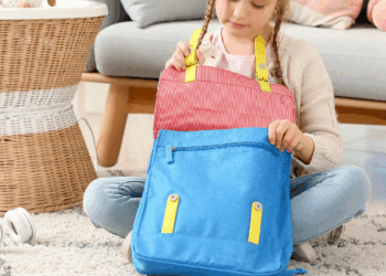 ¿Mochila pesada? Cuánto debe cargar tu hijo y cómo evitar que le duela la espalda