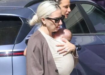 ¡Sorpresa! Captan a Lady Gaga y Michael Polansky con su bebé recién nacido por primera vez
