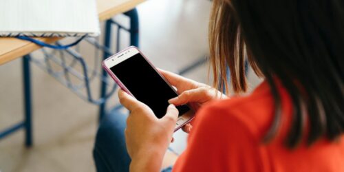 RESTRICCIÓN DE CELULARES Y PANTALLAS EN ESCUELAS: A PARTIR DEL 3 DE NOVIEMBRE