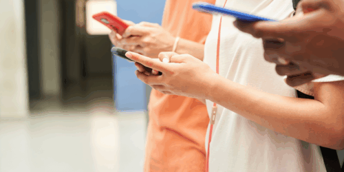 La SEP busca prohibir el uso de celular en educación primaria y secundaria