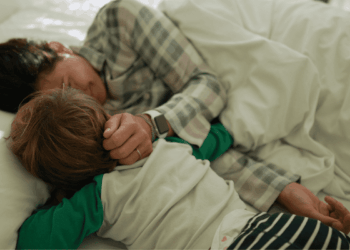 Low-energy parenting: Cómo conectar con tu hijo cuando llegas cansado del trabajo