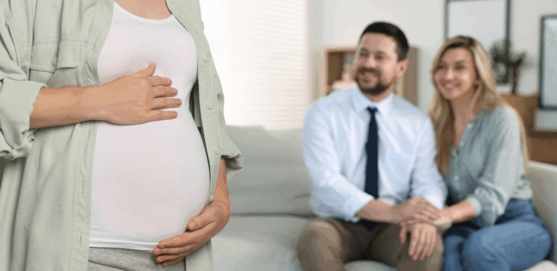 La madre de alquiler que se negó a abortar y hoy pide la custodia de su bebé en EE. UU.