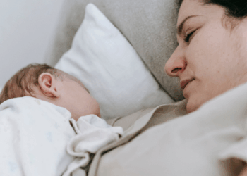 Una mamá se quedó dormida y asfixió a su bebé recién nacido por error