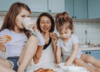 El estudio que descubrió por qué los papás de dos niñas son los más felices