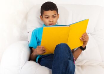 ¿Tu hijo no entiende lo que lee? Evita que tenga «pobreza de aprendizajes»