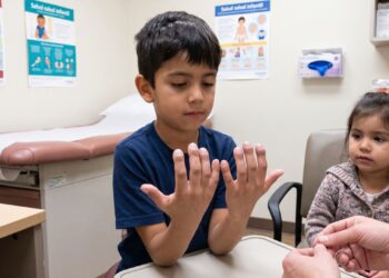 ¿Tu hijo tiene los dedos en palillo de tambor? Checa qué dice la ciencia