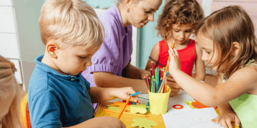 ¿A tu hijo le cuesta trabajo aprender? Fijarte solo en sus calificaciones puede ser el error